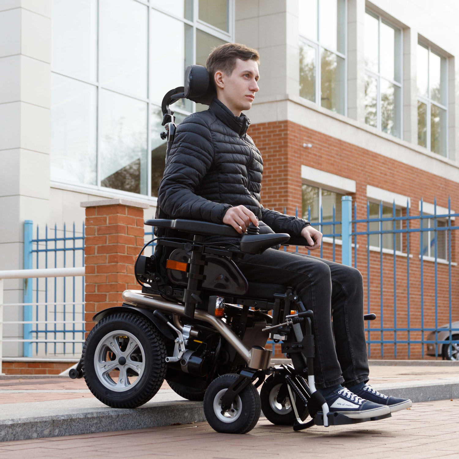 Кресло-коляска инвалидная ORTONICA Pulse 250 с электроприводом, до 125кг (ширина сиденья 40,5см) - 17